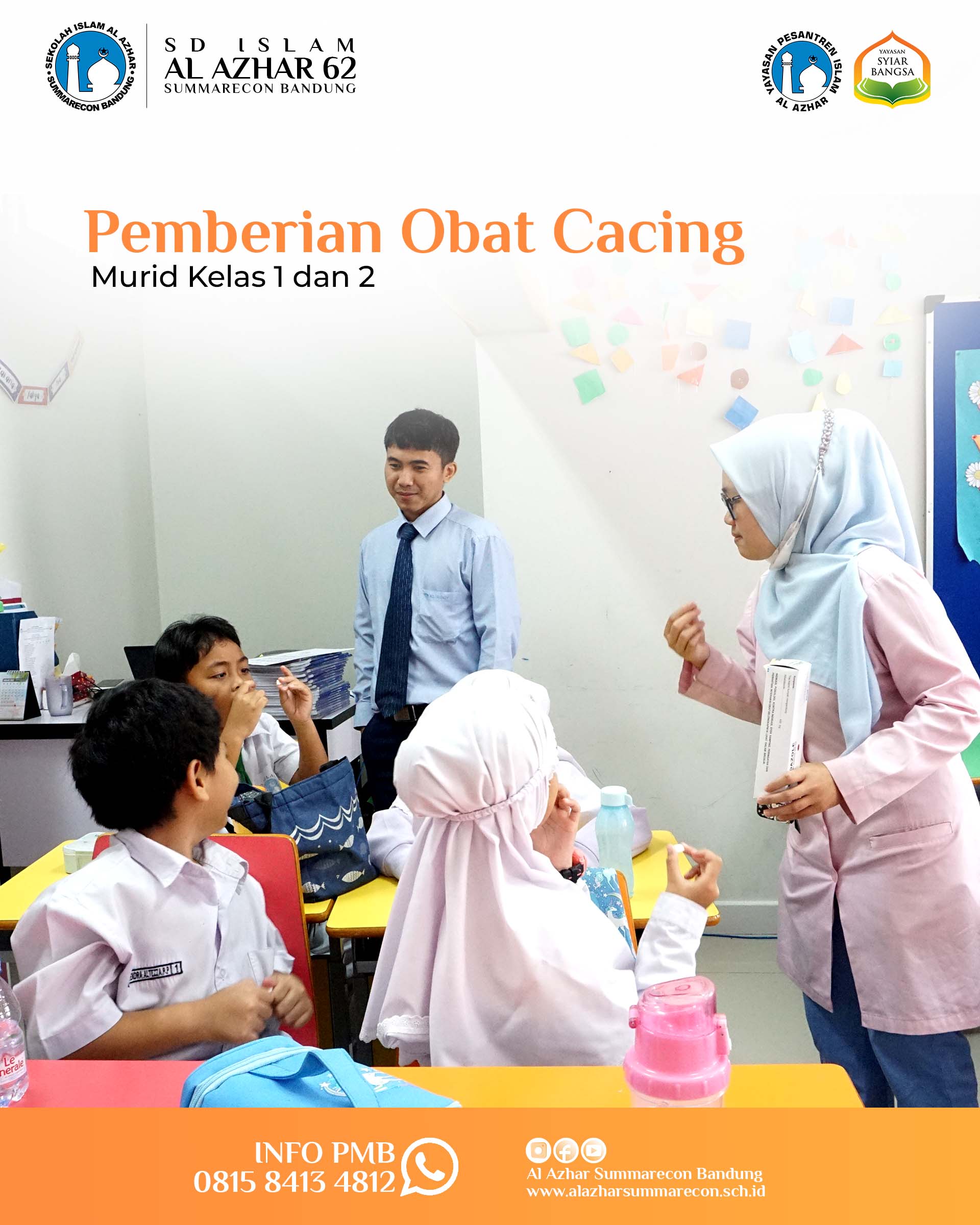 Pemberian Obat Cacing kepada Para Murid Kelas 1 dan Kelas 2